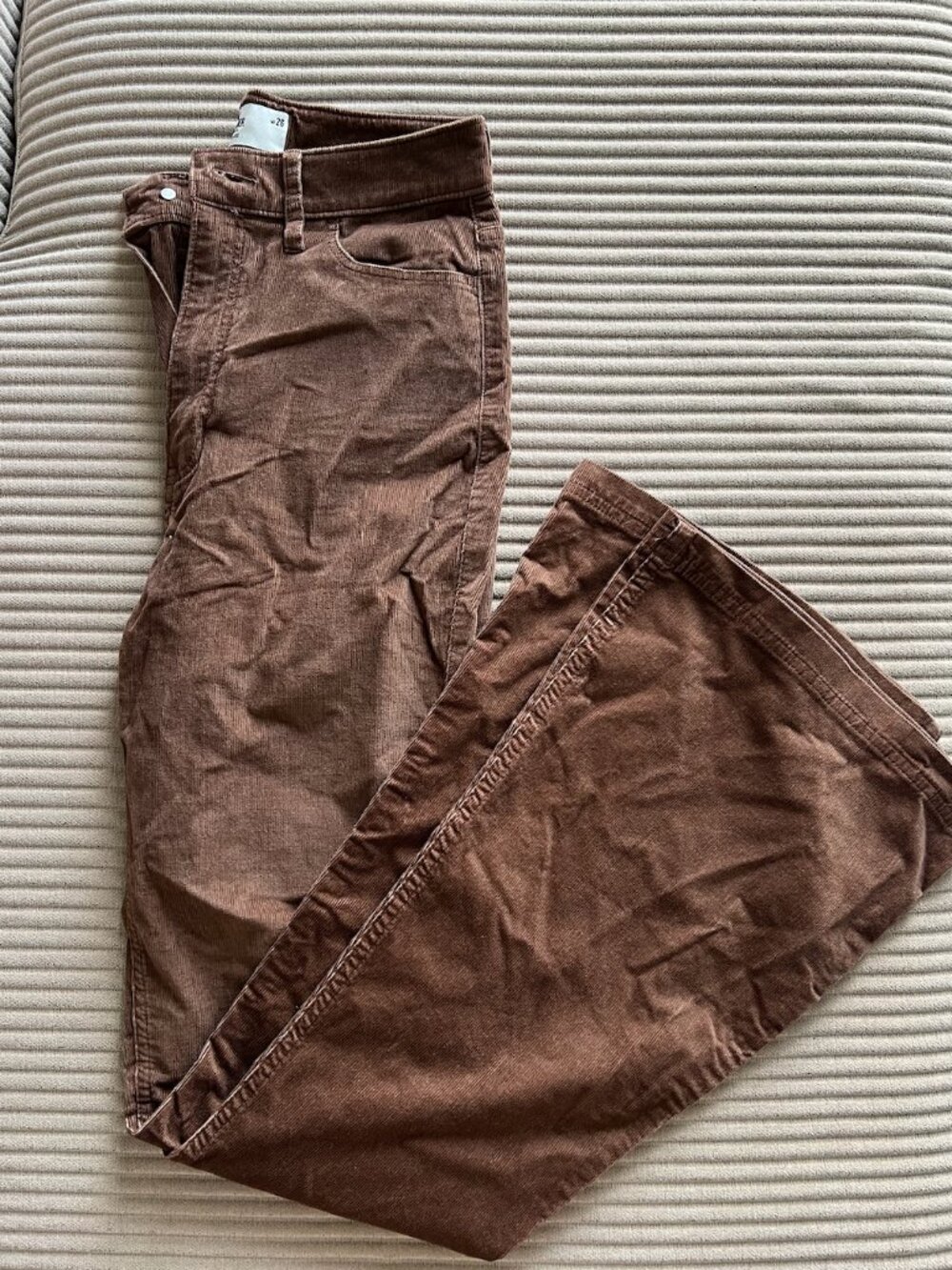 Hollister Corduroy Flare Pants – Size 26 (New)